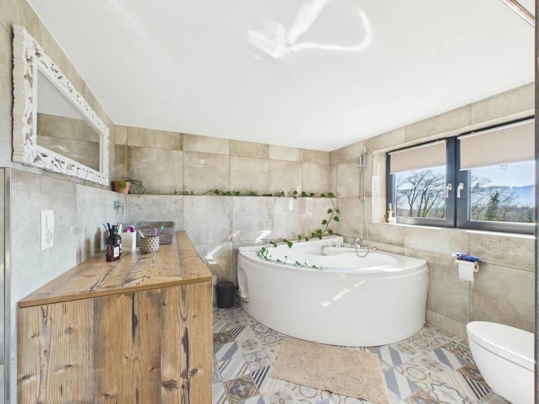 TRAUMHAFTE WEITSICHT IN RUHIGER LAGE