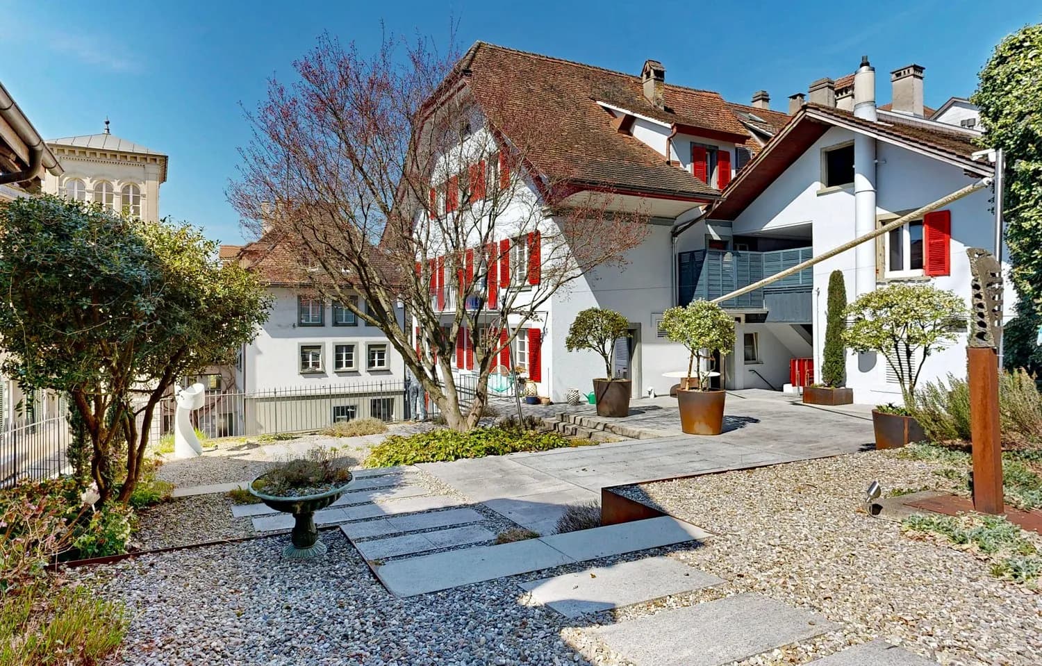 Ä ehrwürdigi Autstadt-Liegeschaft mit huufe Potenzial und ere ärdeschöne Gartealag