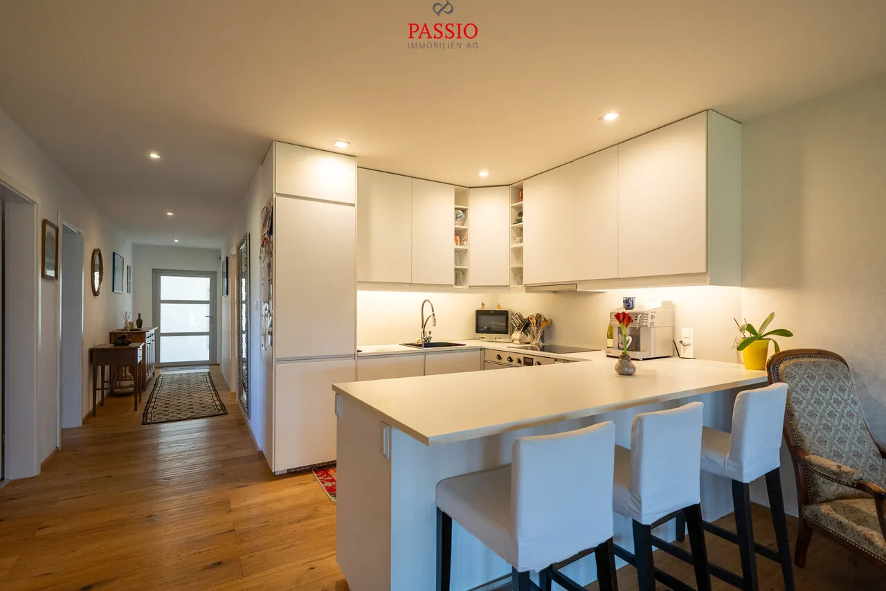 8.5-Zimmer-Mehrfamilienhaus mit 3 Wohnungen an unverbaubarer Lage