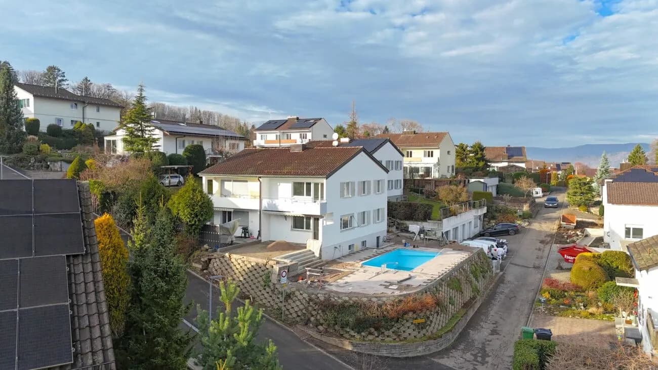MEIN ZUHAUSE MIT POOL - FREISTEHENDES HAUS