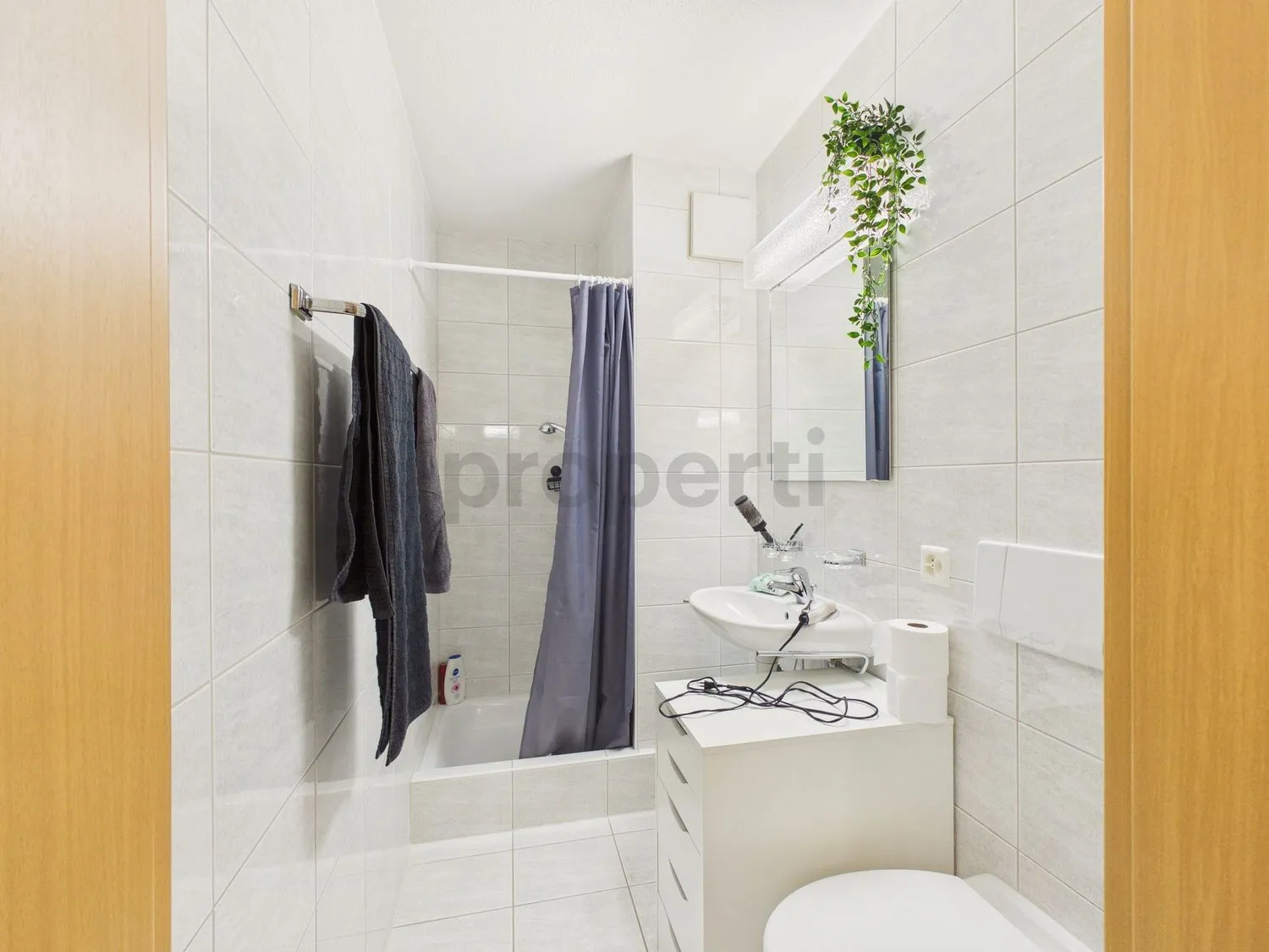 Helle 3.5-Zimmer-Wohnung mit Balkon