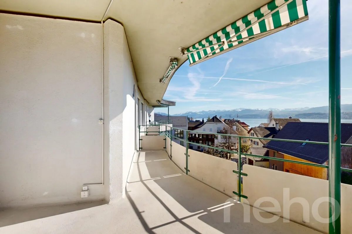 Lichtdurchflutete 4-Zimmer-Wohnung mit See- und Alpenblick in Meilen