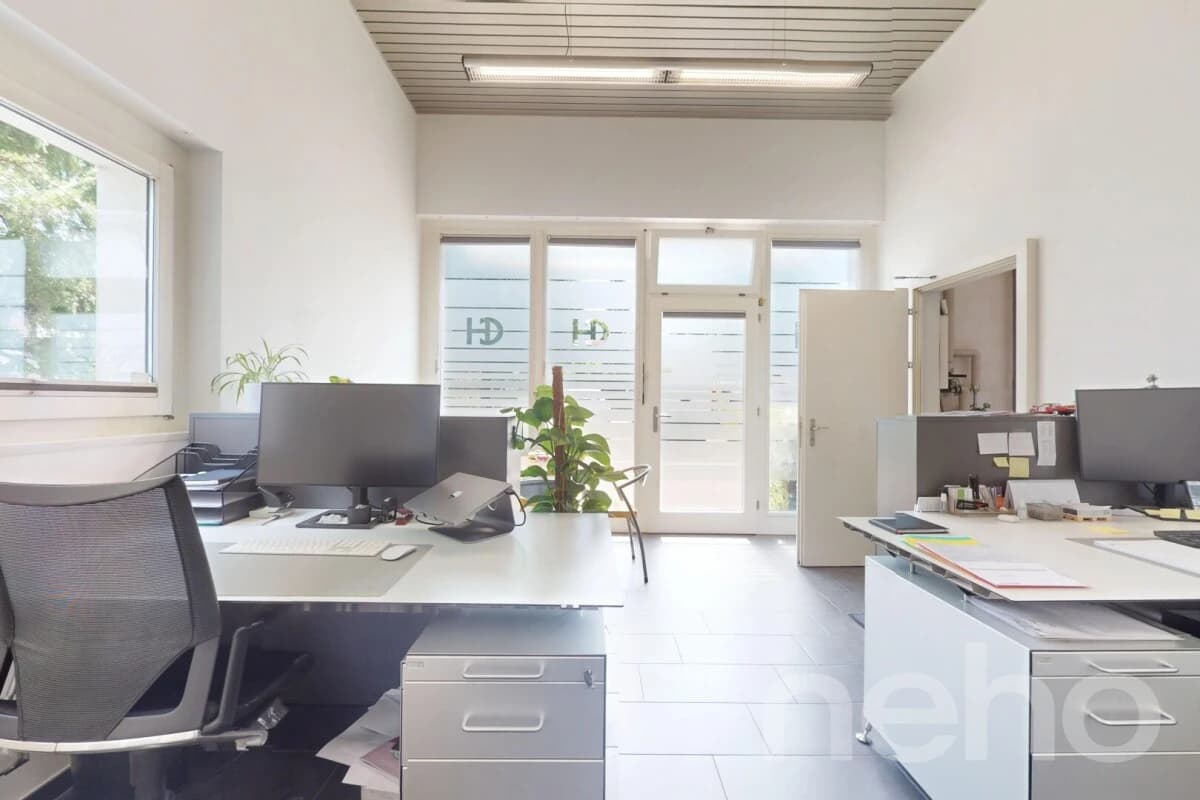 Attraktives Wohn- und Geschäftshaus mit stilvoller Wohnung