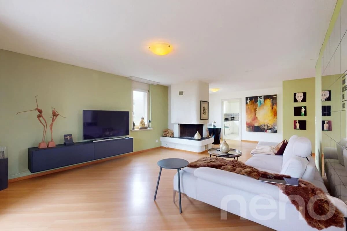 Wohngenuss mit Stil - 4.5-Zimmerwohnung mit Kamin, Terrasse & Loggia