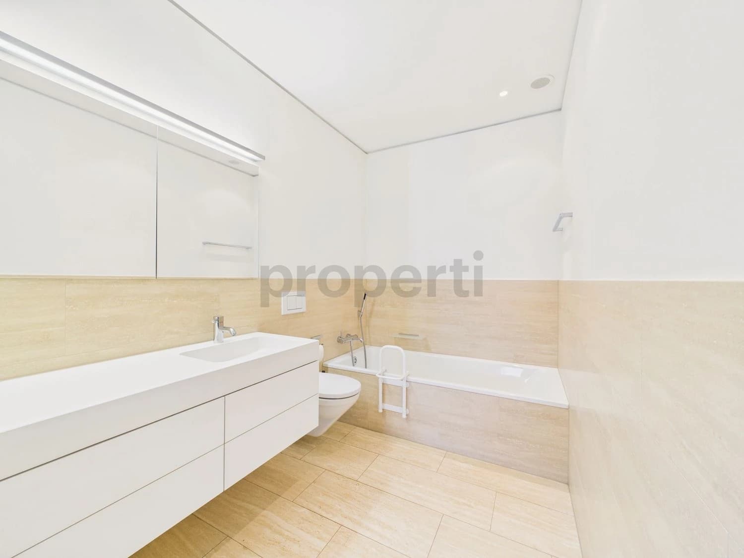 Moderne 3.5-Zimmer-Wohnung mit Balkon in Zug