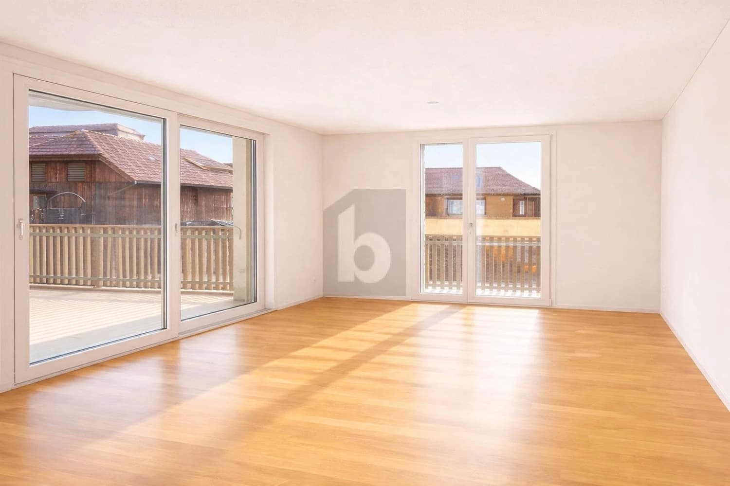 LICHTDURCHFLUTET, MODERN MIT GROSSEM BALKON