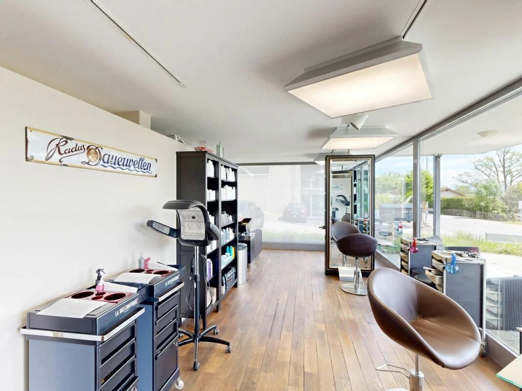 Wohn- und Geschäftshaus: Charmantes Zuhause mit Panoramablick über den Sempachersee