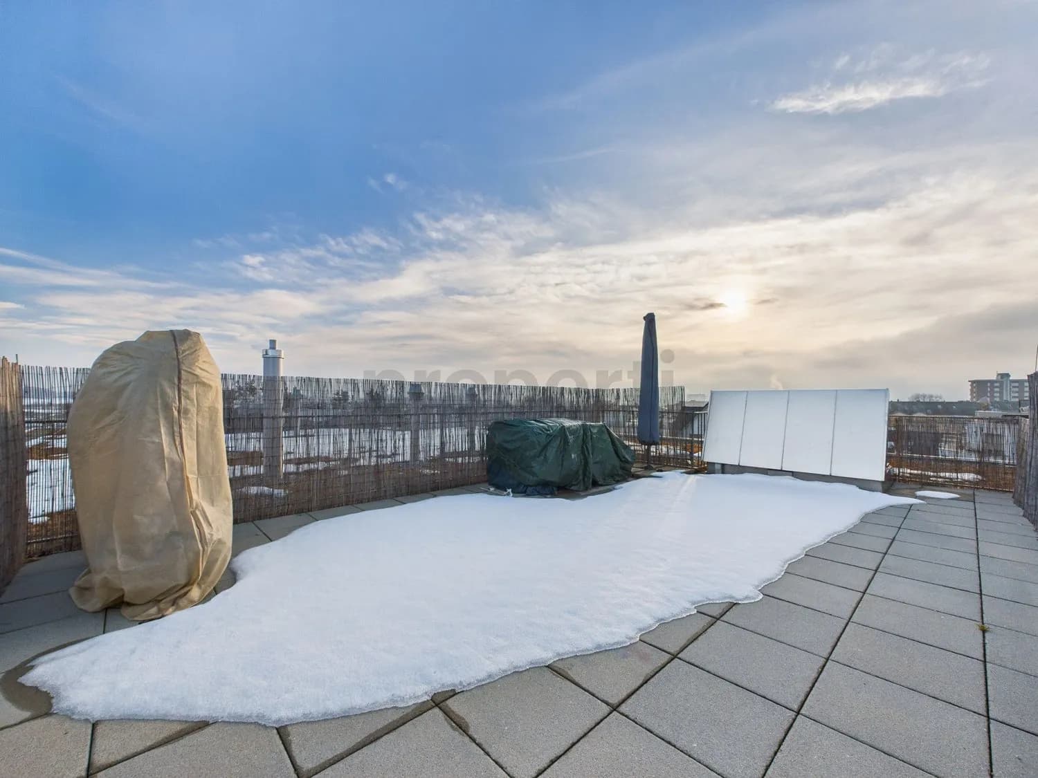 WEITBLICK MIT MODERNEM AUSBAU