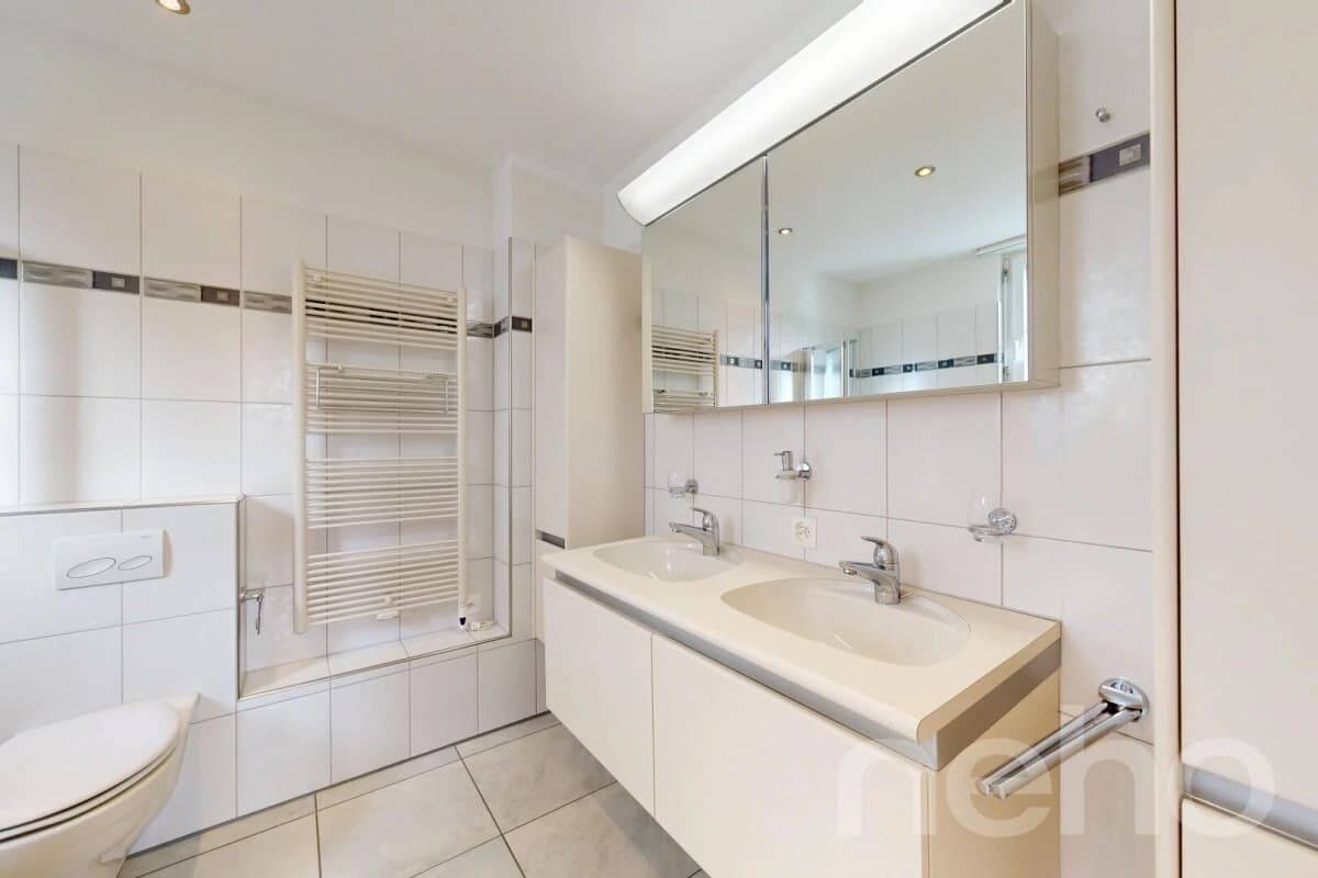 Helle 4.5-Zimmer-Wohnung mit verglastem Balkon