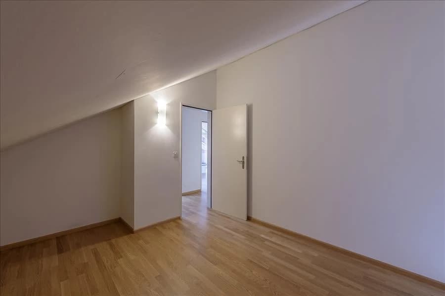 Dachwohnung mit Cheminée und Miete geschenkt!