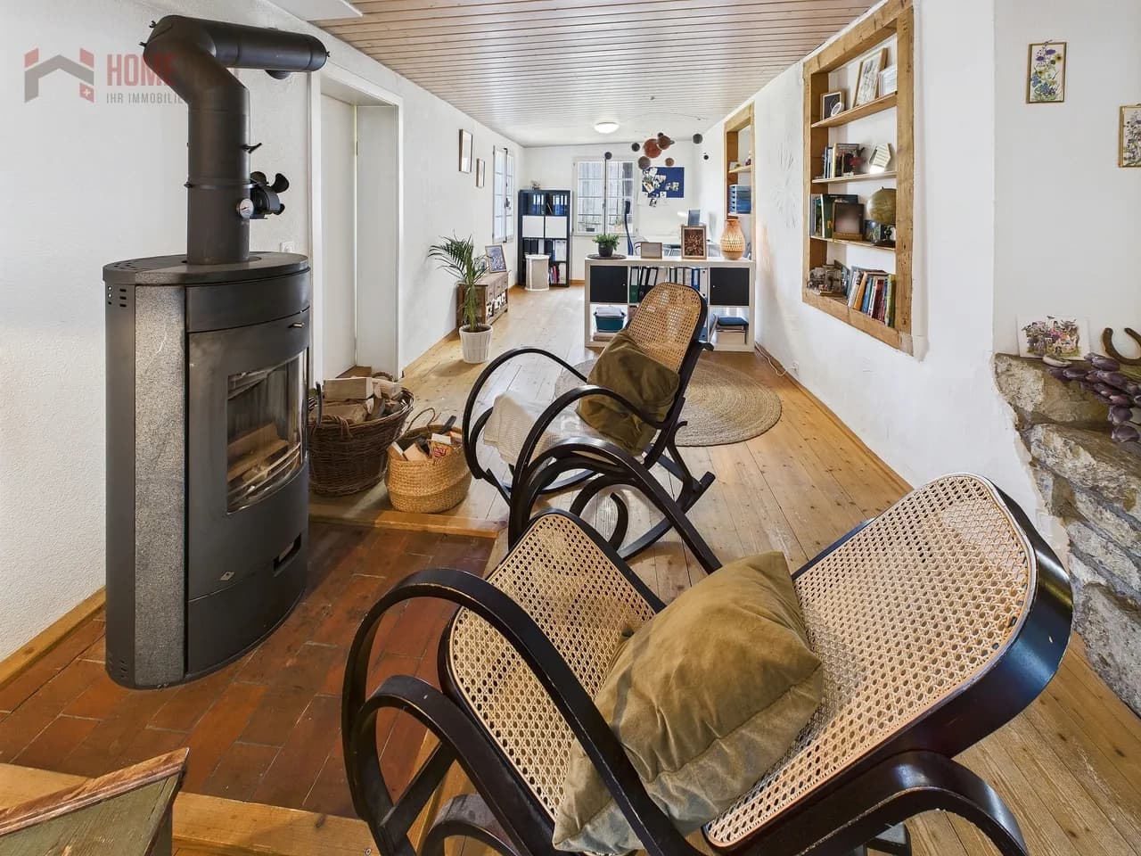 Leben, wo andere träumen - 5.5-Zi.-Wohnung mit Pferdestall & Weide