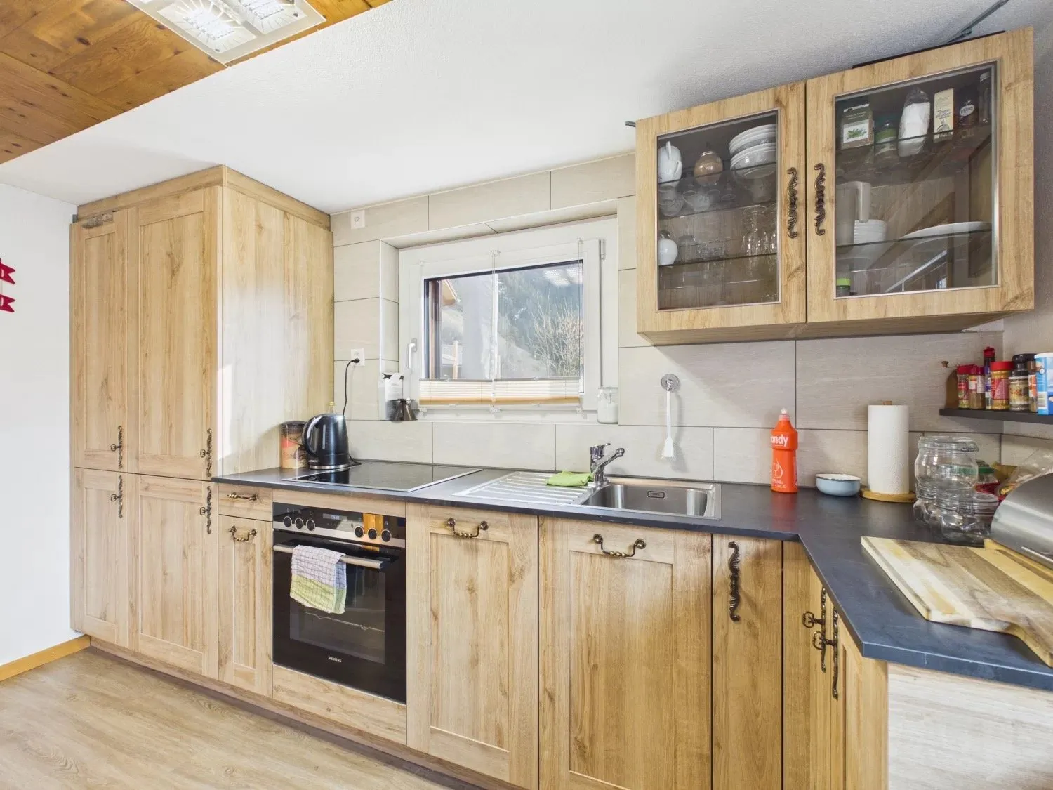 Haus mit Sitzplatz, Remise und Garage in Feschel