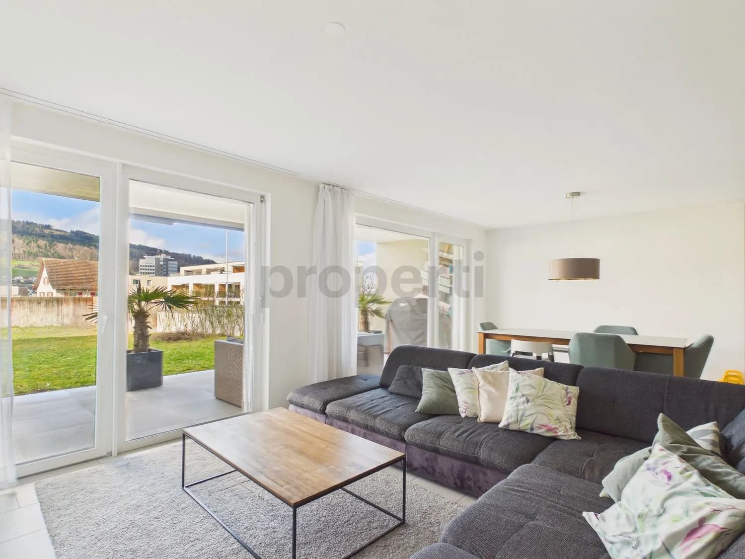 Moderne 3.5-Zimmer-Wohnung mit Liftkomfort, Menziken