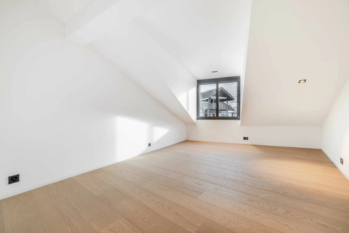 Erstbezug Neubau: Design, Licht & Komfort - Exklusive 5.5 Zimmer-Dachattikawohnung im beliebten Horn