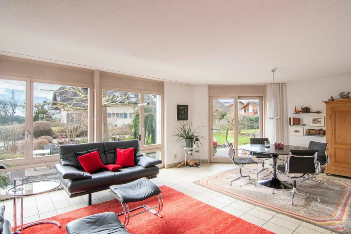 Freistehendes Wohnhaus mit separatem Nebengebäude - Arbeiten und Wohnen, Mehrgenerationen oder individuelle Wohnkonzepte