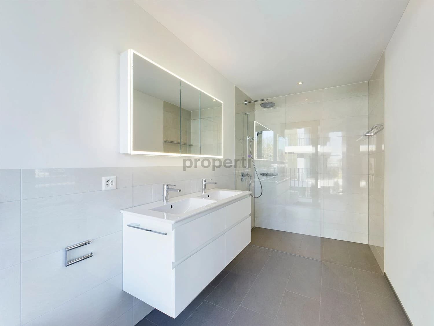 Exklusives Wohnen mit Seesicht  stilvolle 5.5 Zimmer Wohnung an idealer Lage