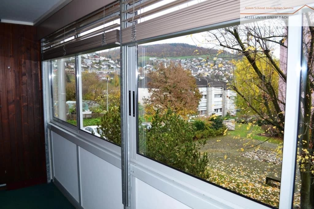 Wunderbare 2 1/2-Zimmerwohnung mit Einstellhallenplatz