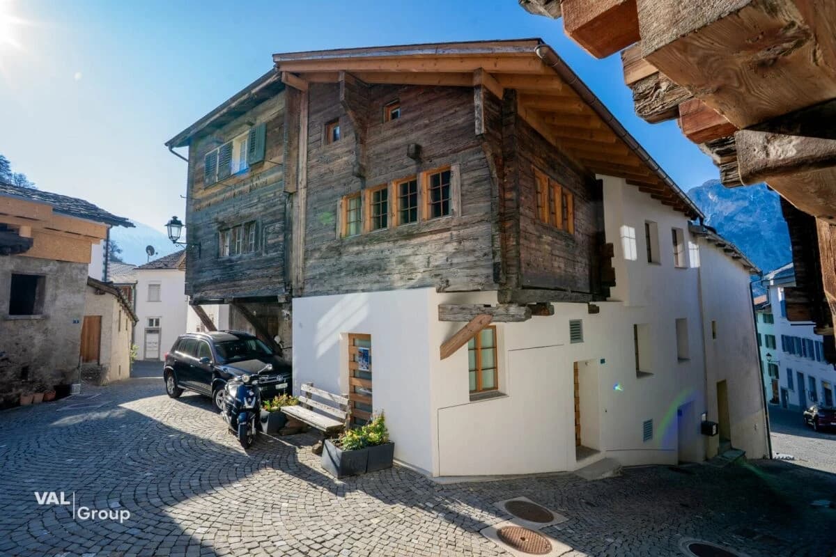 Kernsaniertes Walliserhaus im alten Dorfkern von Leuk