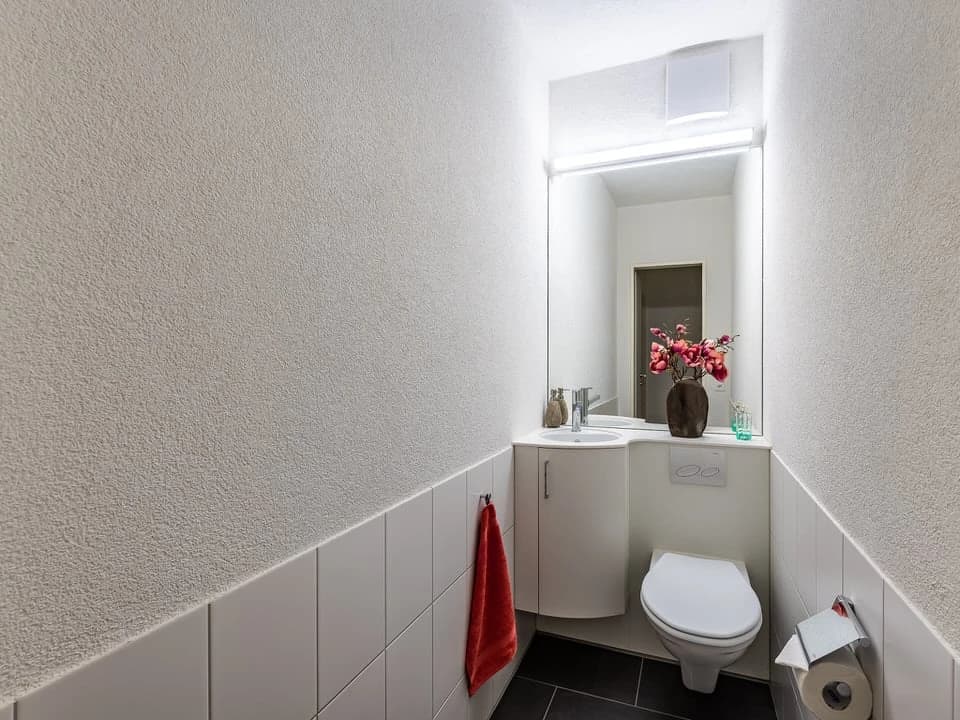 Wohnen mit Gartenschwimmbad in ruhigem Quartier!