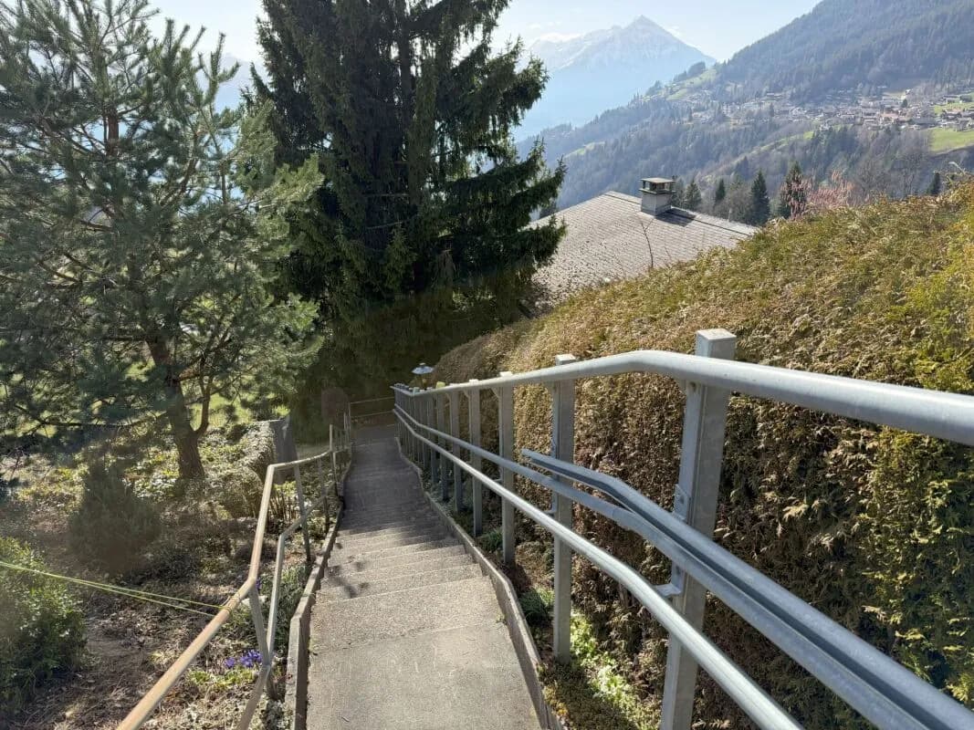 unverbaubarer Weitblick über den Thunersee und die umliegenden Bergketten