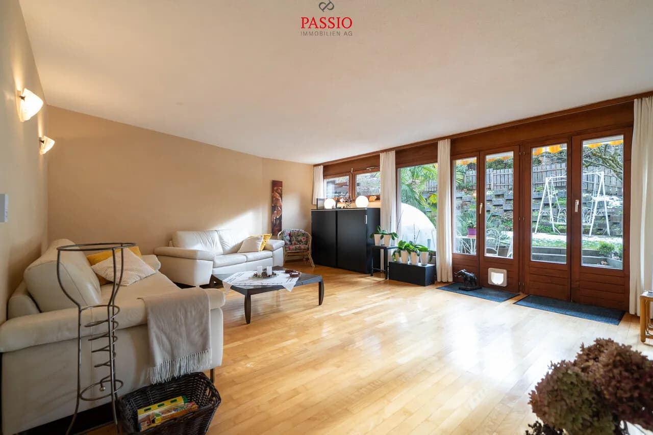 Grosses 10-Zimmer Reiheneckhaus mit Gartenparadies an Top Lage