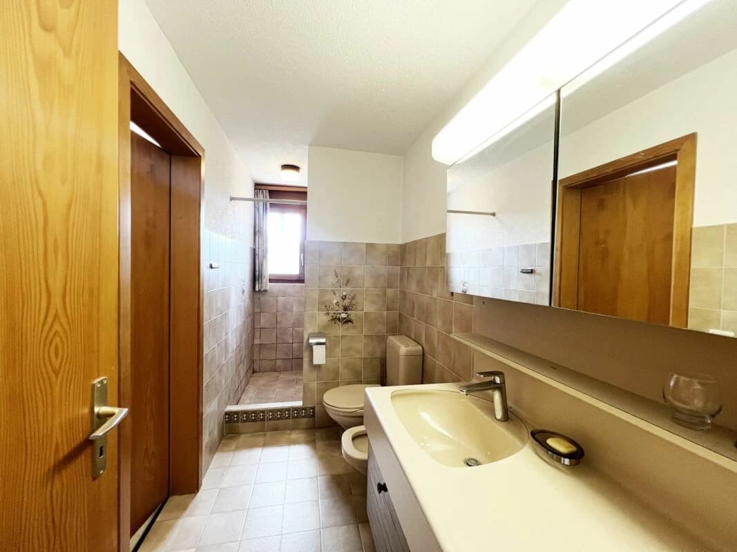 Freistehendes Einfamilienhaus mit Einliegerwohnung