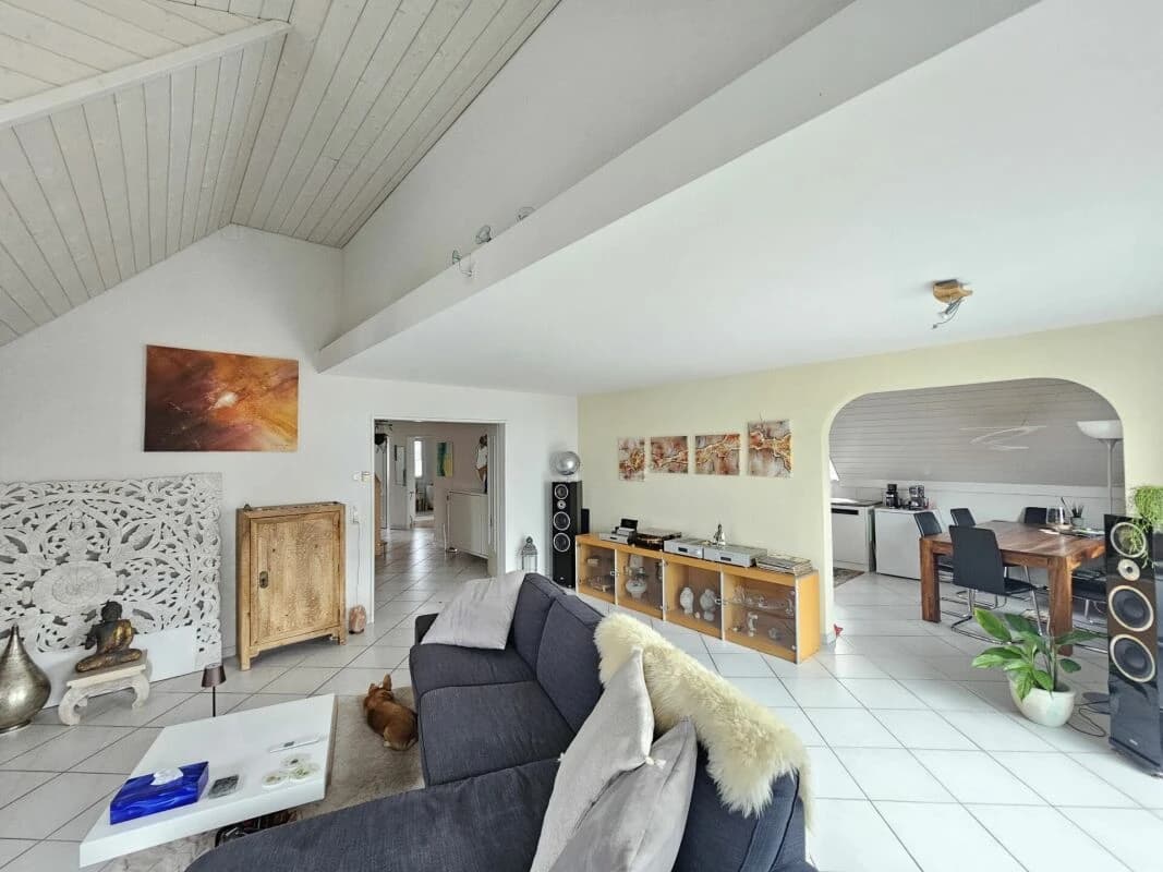 Exklusive 5.5-Zimmer-Maisonnette-Dachwohnung mit grosszügigem Raumgefühl