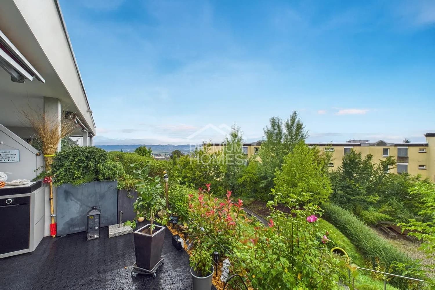 Neuwertige Liegenschaft mit hochwertigem Ausbau