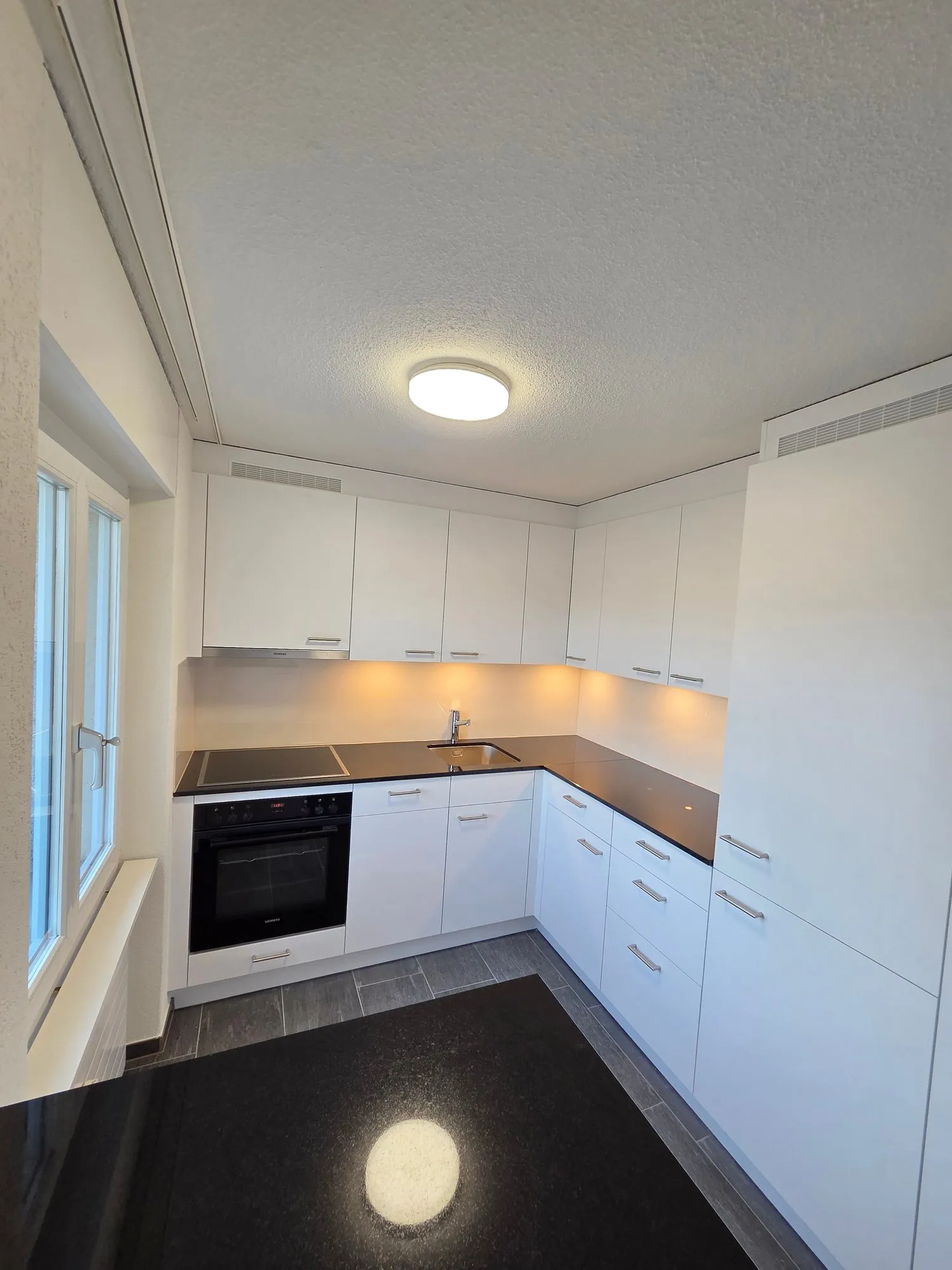 Neu renoviert mit Seeblick und Gartensitzplatz!