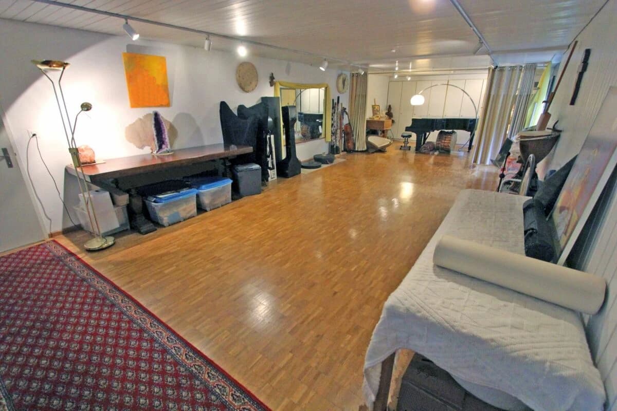 Bungalowhaus mit Atrium und grossem Garten