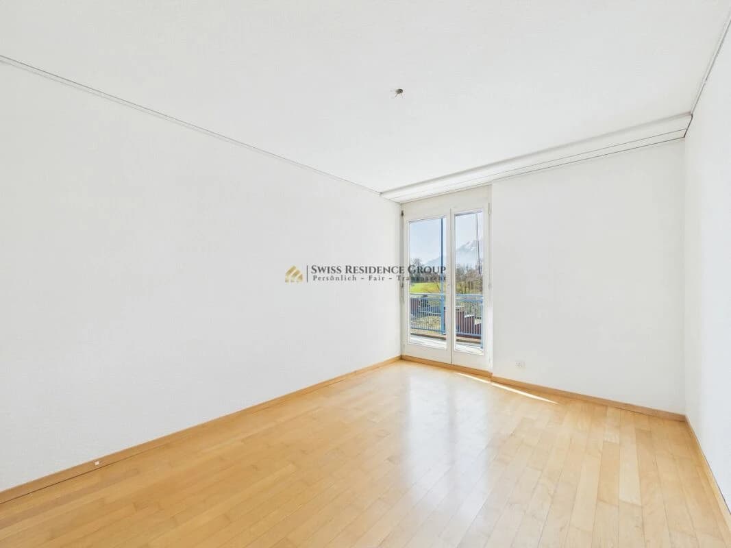 Sonniges 7.5-Zimmer Reihen-Einfamilienhaus mit Garten, Balkon und Bergsicht