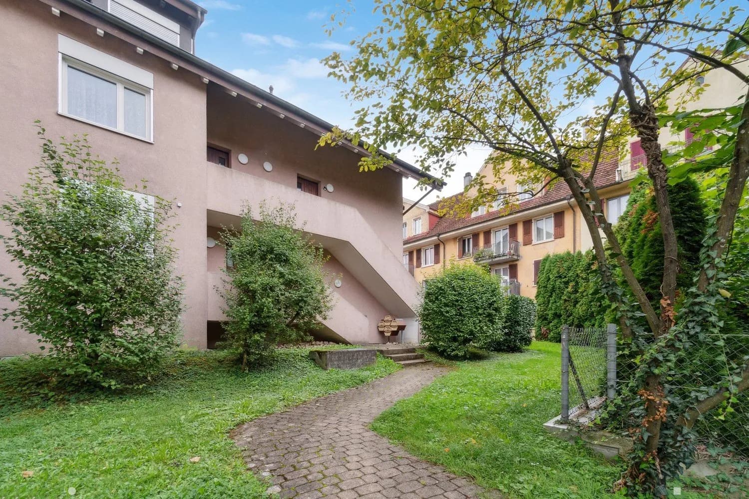 Grosszügige Maisonette-Wohnung mit Cheminée - ideale Lage