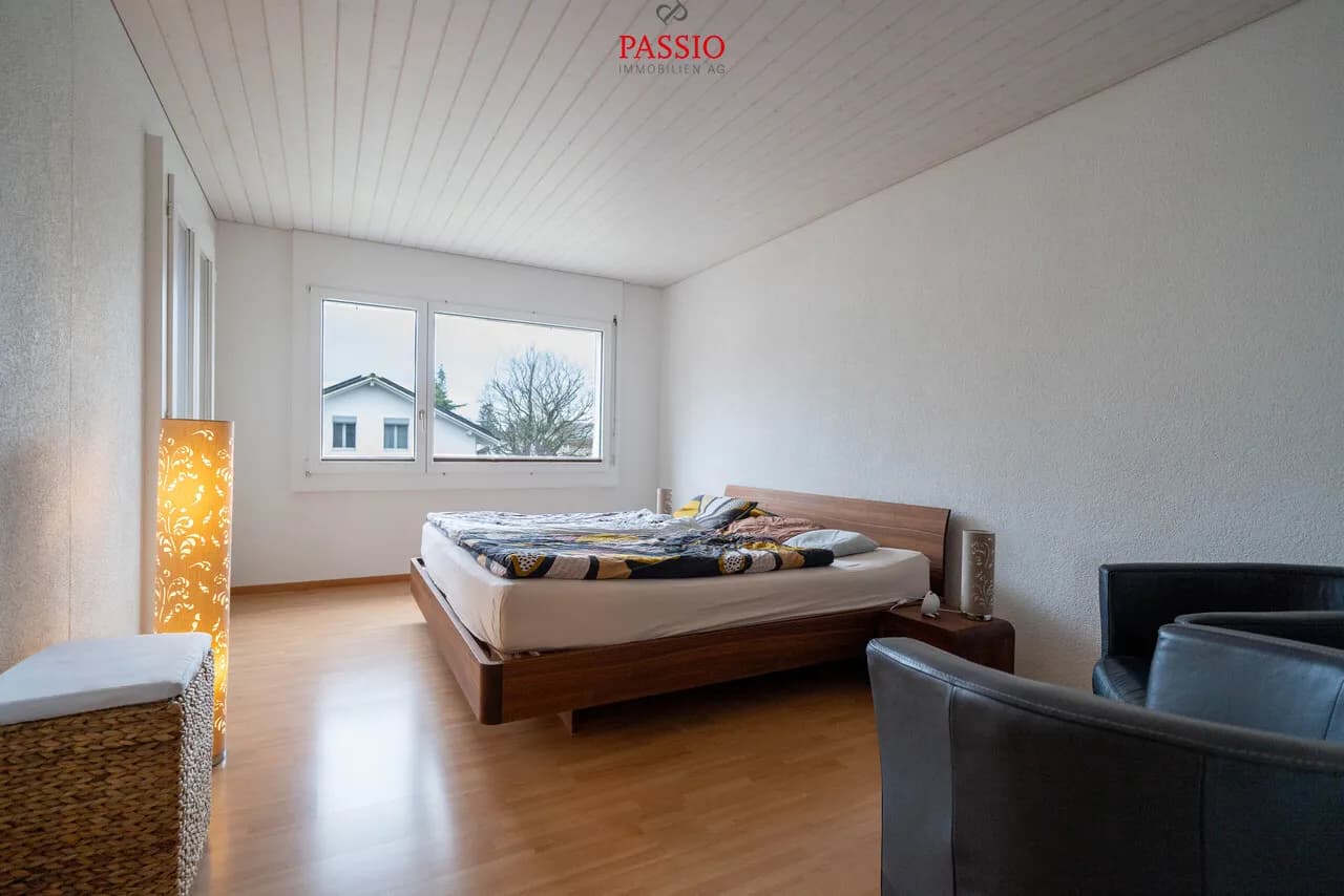 Top gepflegtes 9.5-Zimmer Zweifamilienhaus mit Gartenparadies