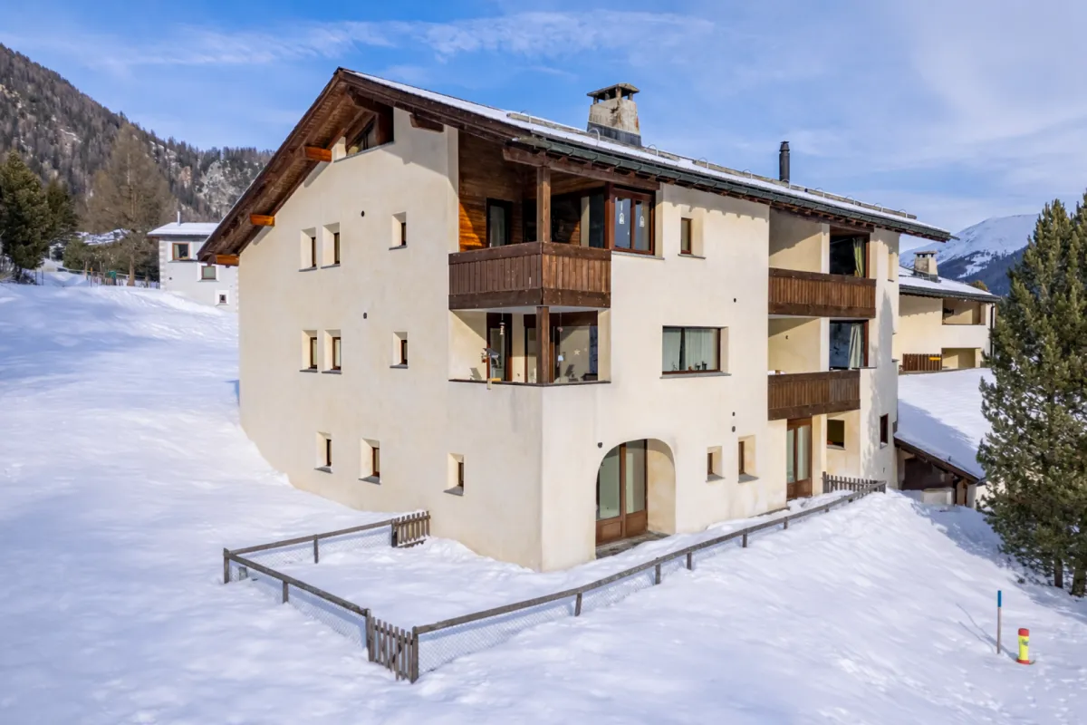 Hochwertige 4.5-Zimmer-Wohnung an ruhiger Toplage in La Punt Chamues-ch