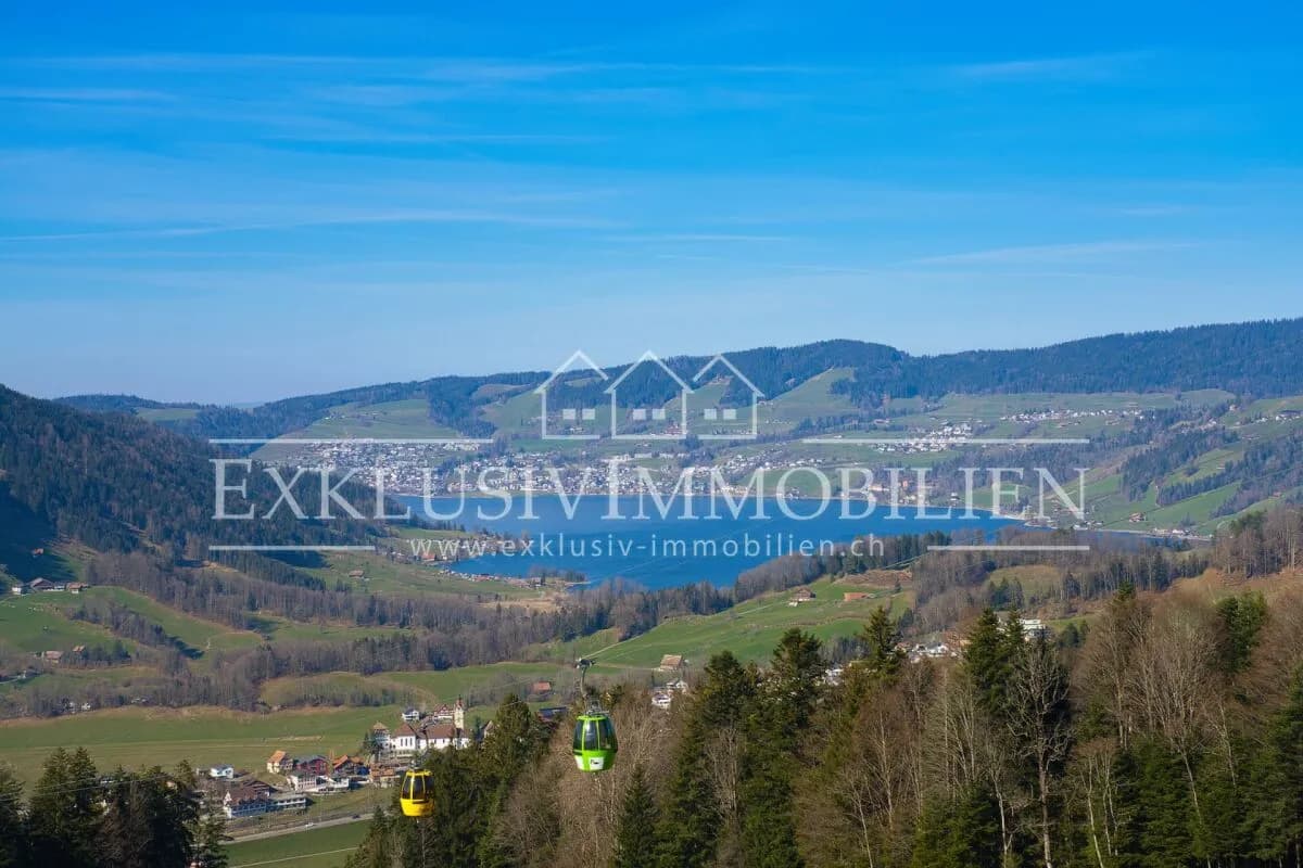 Alpiner Charme trifft Seepanorama - Ihr Rückzugsort über dem Ägerisee