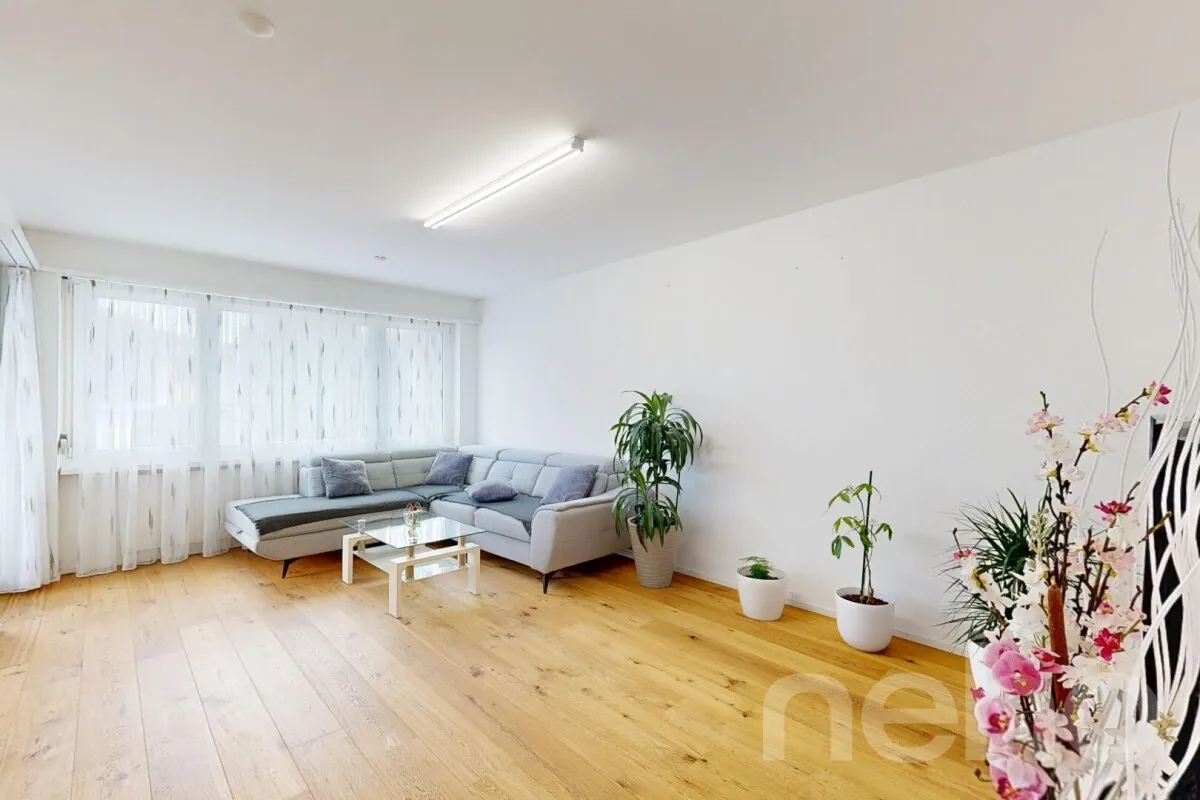 Renovierte 4.5-Zimmerwohnung mit Garagenbox (im Baurecht)