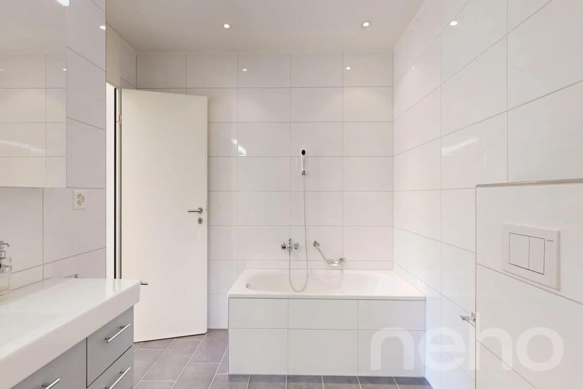 Moderne 4.5 Zimmer Terrassenwohnung mit traumhafter Aussicht