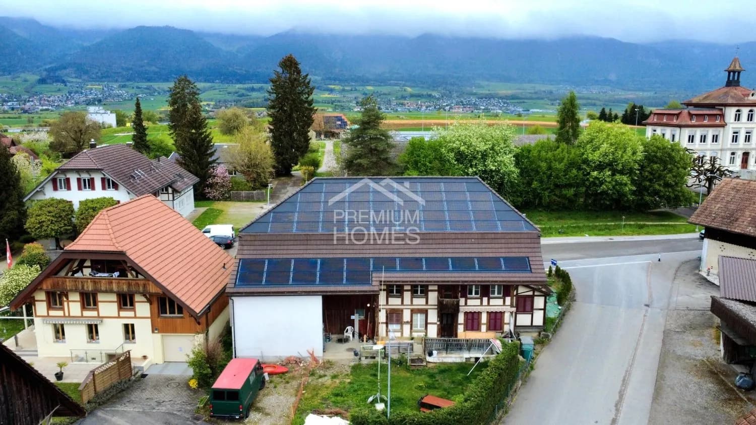 Vielseitiges Mehrfamilienhaus mit Ausbaupotenzial und bewilligter Erwe