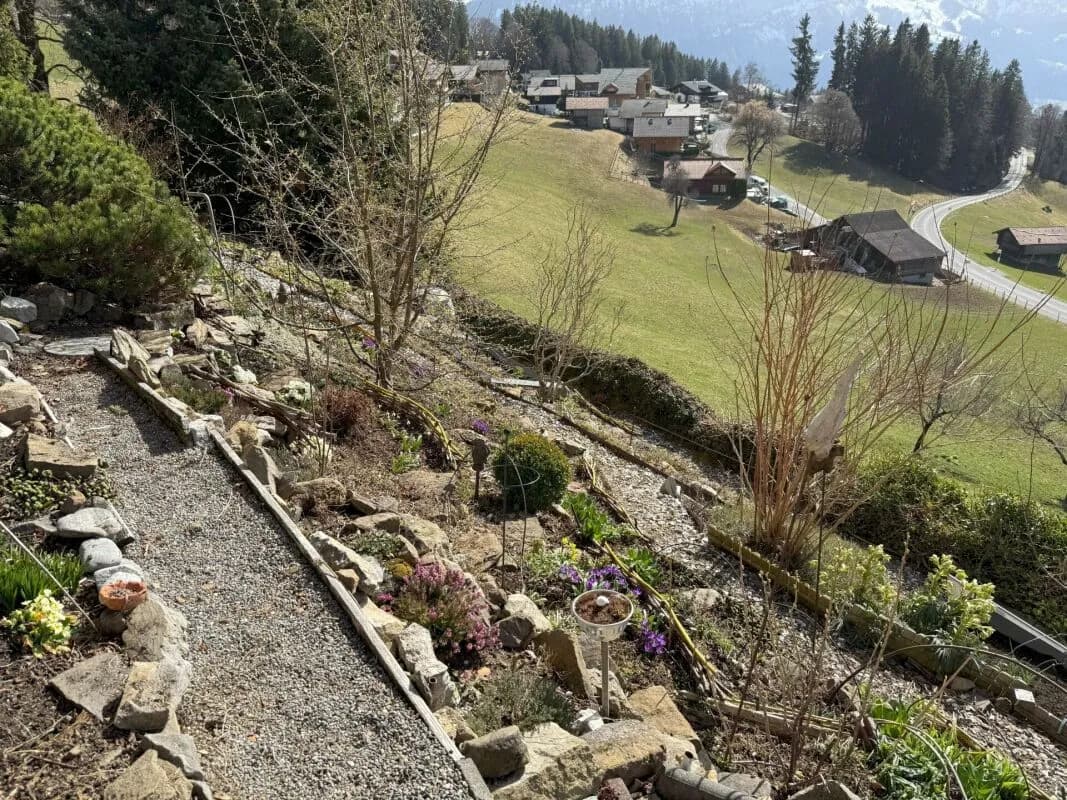unverbaubarer Weitblick über den Thunersee und die umliegenden Bergketten