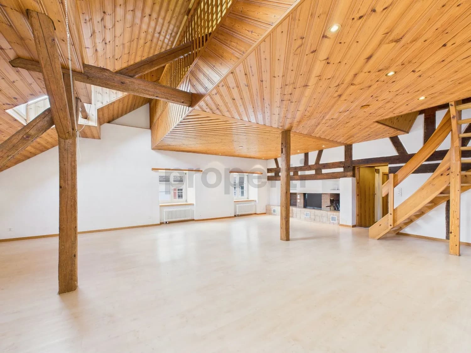 Grosszuegige 6.5-Zimmer-Wohnung mit Balkon, Neunkirch