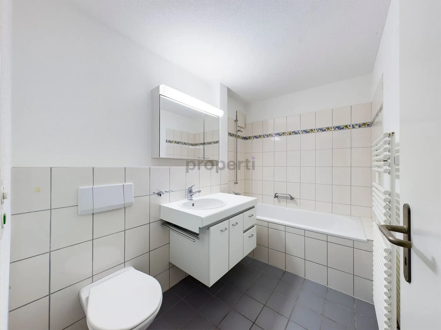 CHARMANT UND GEMÜTLICHE 3 ZIMMER-WOHNUNG