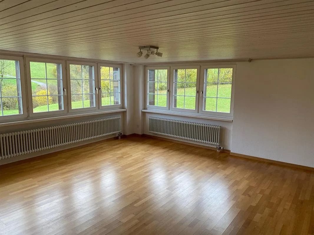 Neu renovierte 5.5-Zimmer-Eigentumswohnung mit Lift, Brunnadern