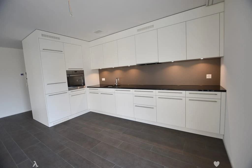 moderne 2.5-Zimmerwohnung mit Loggia zu vermieten