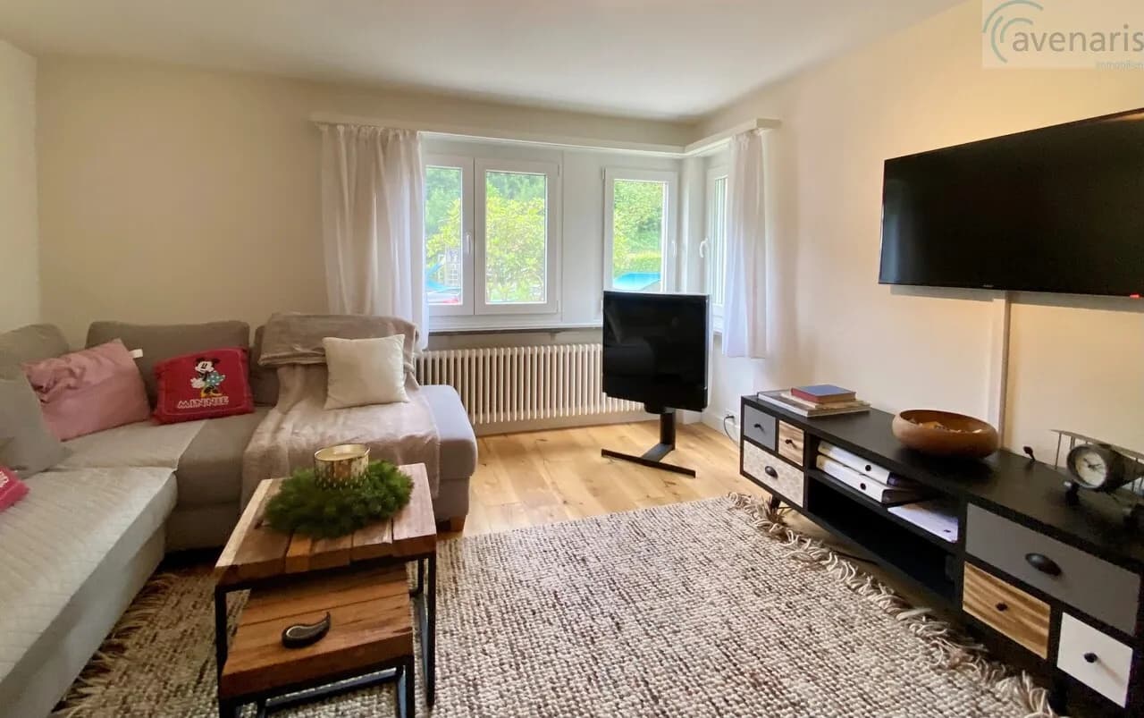 Modernes und geräumiges Doppeleinfamilienhaus an ruhiger Lage