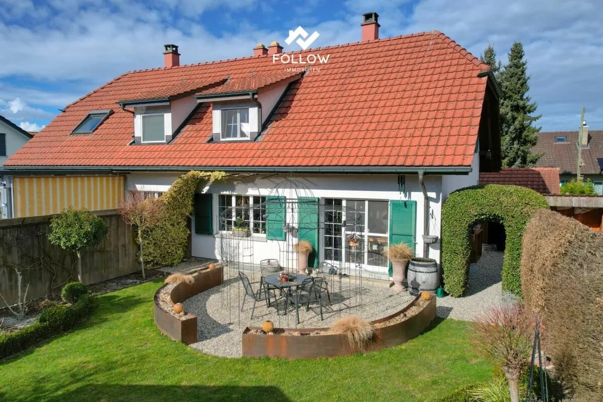 Eckhaus mit privatem Gartenparadies