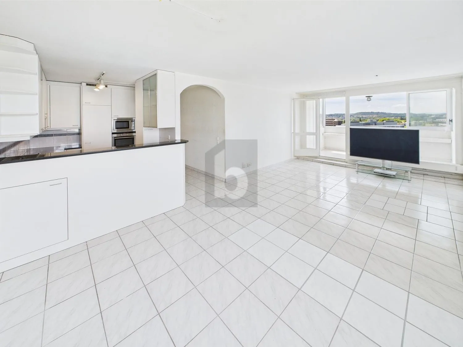 HELL, ZENTRAL UND MIT AUSSICHT