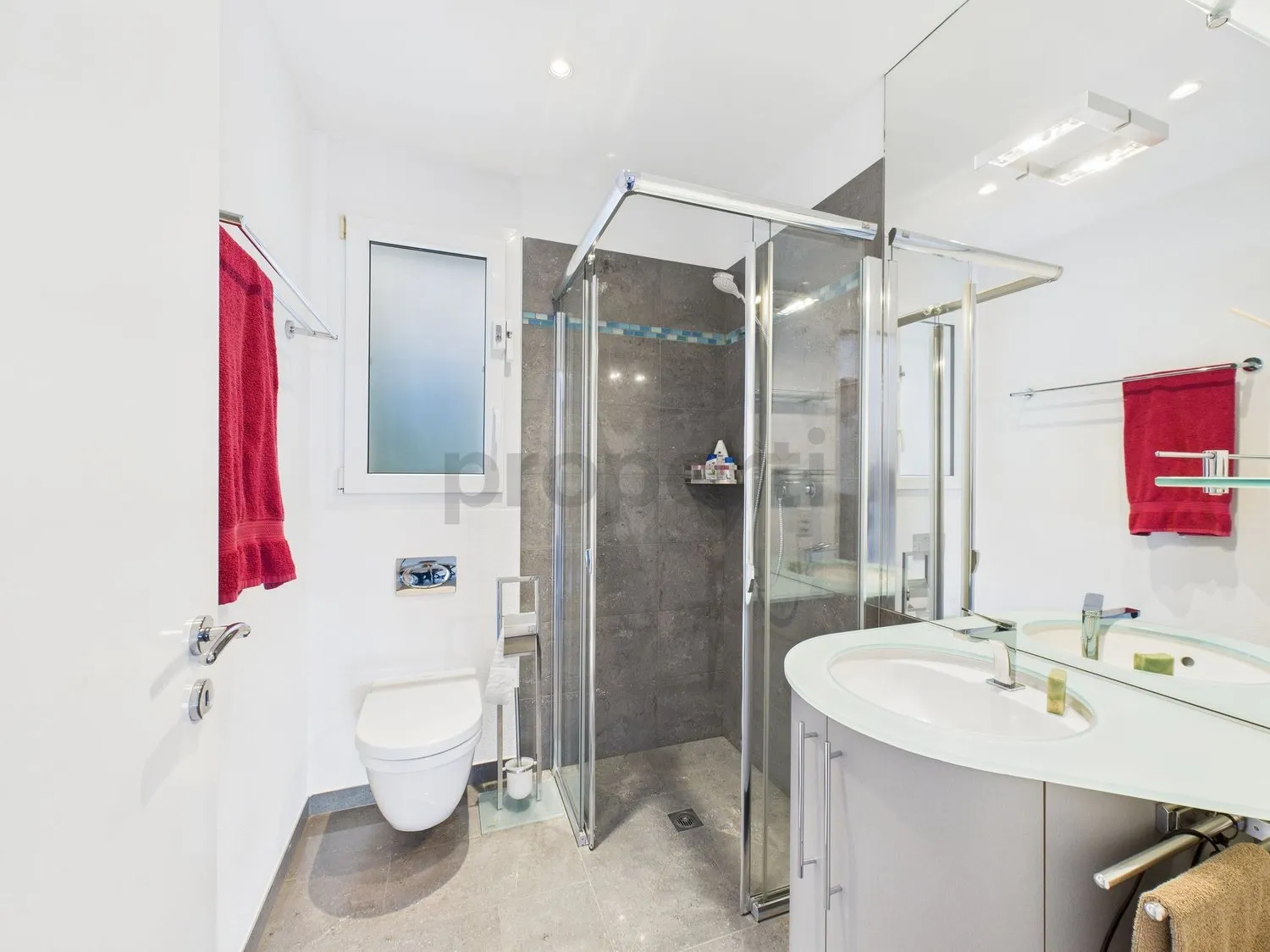 Incantevole appartamento di 3.5 locali con vista mozzafiato sul Lago Maggiore / Charmante 3.5-Zimmer-Wohnung mit Seeblick in Gerra (Gambarogno)