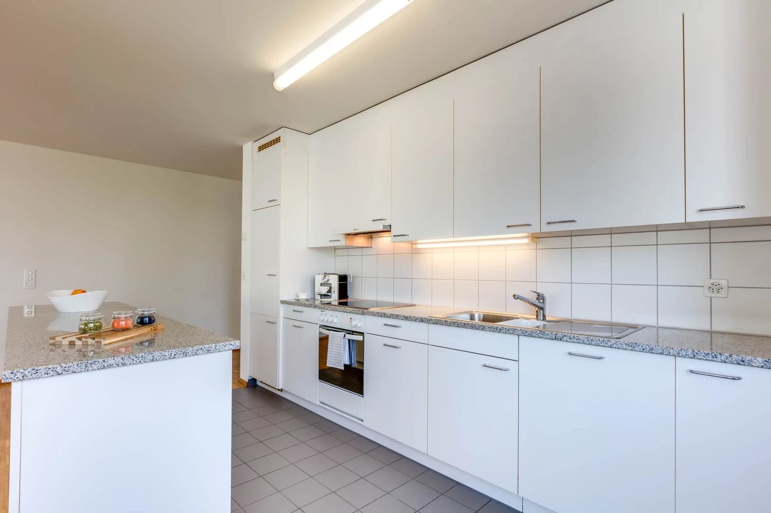 Moderne und grosszügige Wohnung (ca. 95m2) mit eigenem Waschturm