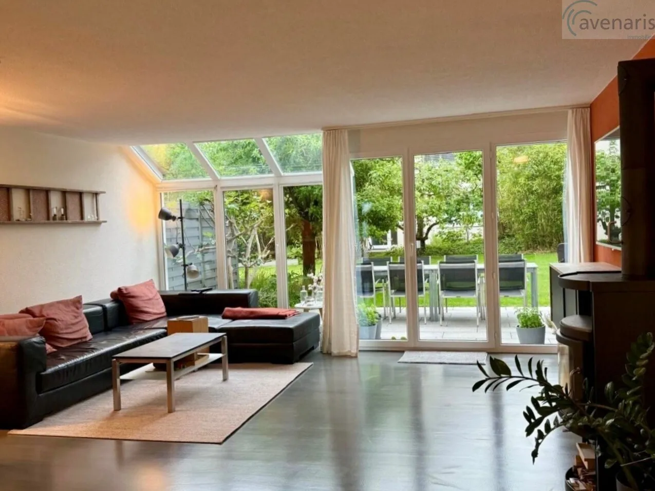 Doppeleinfamilienhaus mit grossem Gartenparadies nahe am Waldrand