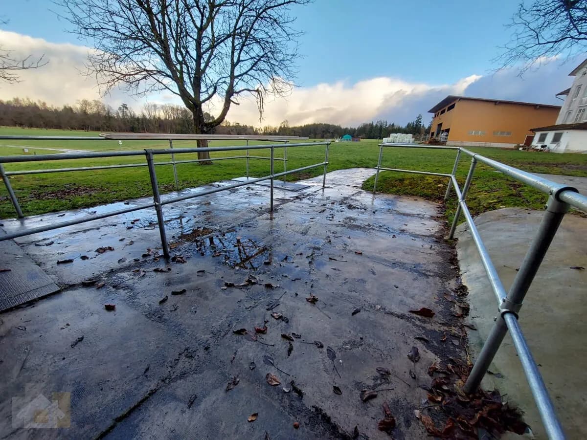 Selbstversorger Stall mit Auslauf für zwei Pferde zusammen